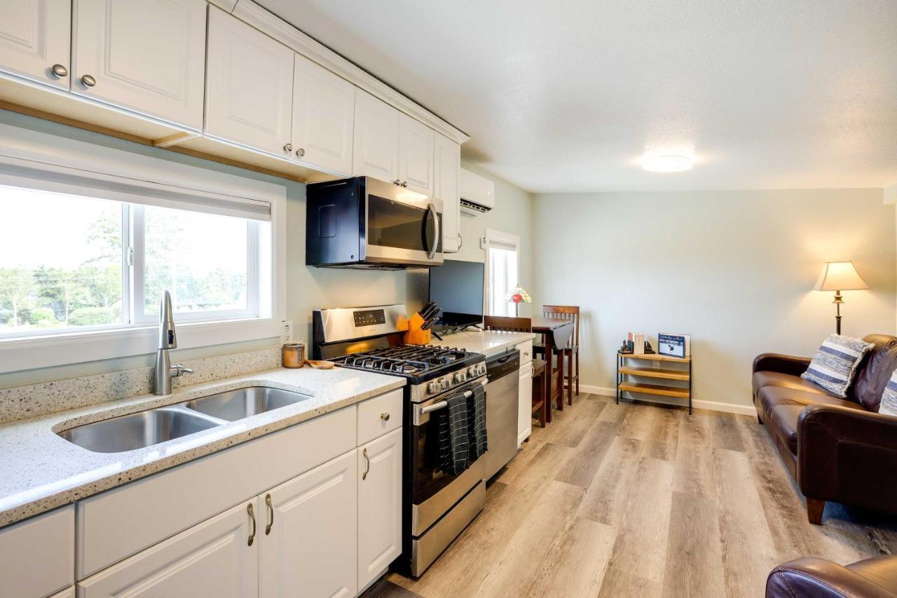 Appartamento Dog-Friendly Anacortes Retreat With Shared Hot Tub! Esterno foto